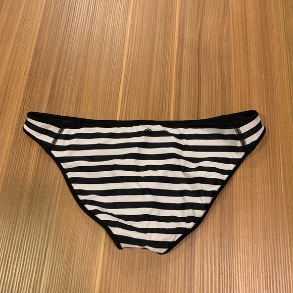 Lululemon surf to sand reversible bikini 6 - Picture 5 of 11